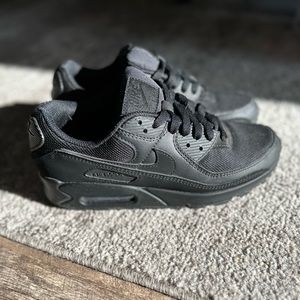 Nike Air Max Like New Sz 7.5 Men or 9 Women Black